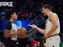 '[뉴스]“불필요한 행동이었어요” 도트의 파울 장면 돌아본 요키치... “나는 아무것도 하지‥ 뉴스기사 썸네일