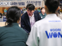 '[뉴스][W PO] 현실주의자 위성우 감독의 소망 "아산에서 2경기 하고싶다 ‥ 뉴스기사 썸네일
