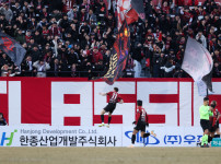 '[뉴스]“K리그1은 올해도 몰라요“ 순위표 맨 위에는 부천·안양·광주, 1승도 못 챙긴 &‥ 뉴스기사 썸네일