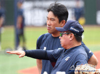 '[뉴스]전준우 한동희 2군행? → 김태형 롯데 감독 “올릴 선수도 없다. 지금이 정예 멤버‥ 뉴스기사 썸네일