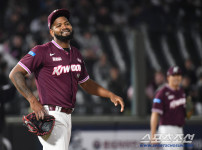 '[뉴스]'1선발 특혜' 아니었다. 외국인 에이스 '벌써 휴가&#‥ 뉴스기사 썸네일