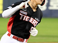 '[뉴스]“도영이 대한민국 최곤데“ 아차 했다, 왜 최대 위기에 '1군 고작 9G&‥ 뉴스기사 썸네일