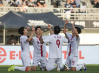 '[뉴스][K리그2 리뷰]“괜히 국대+유럽파 아니네“ 발동 거린 석현준 3호골 쾅…이랜드-용‥ 뉴스기사 썸네일