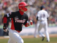 '[뉴스]'쾅!쾅!쾅! 13안타 폭발' KIA 백업 맞아? 4연패 탈출…네‥ 뉴스기사 썸네일