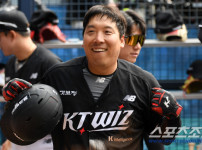 '[뉴스]'친정팀 LG에 비수 꽂았다' 9회 경기 뒤집은 김현수 덕분에 웃‥ 뉴스기사 썸네일