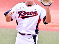 '[뉴스]'얼굴 직격할 뻔' 154㎞ 김택연, 글러브 스치며 살았다...모‥ 뉴스기사 썸네일