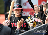 '[뉴스]'김현수 대체자 아니랬는데...' 퓨처스 씹어먹고 시범경기 홈런 ‥ 뉴스기사 썸네일