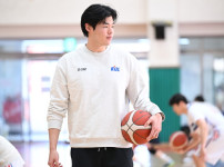'[뉴스]"오히려 제가 배워가네요" 농구에 진심인 선생님들→KBL 유스 코‥ 뉴스기사 썸네일