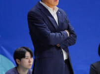 '[뉴스]“다 감독 잘못이라고 생각한다” 치열한 PO 경쟁 속 자책한 위성우 감독 뉴스기사 썸네일