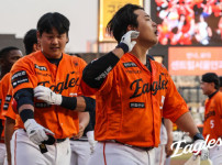 '[뉴스]18년 만의 홈개막전, 이보다 짜릿한 승리 있을까…“응원 보답해 기쁘다“ 뉴스기사 썸네일