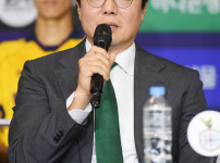 '[뉴스]“꼭 잡고 싶다!“ 12팀 중 4팀이 지목...공공의 적은 '우승후보 ‥ 뉴스기사 썸네일