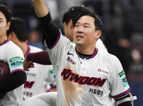 '[뉴스]'와! 역시 믿을건 베테랑뿐'…침체된 타선→최주환 혈 뚫고, 안치‥ 뉴스기사 썸네일